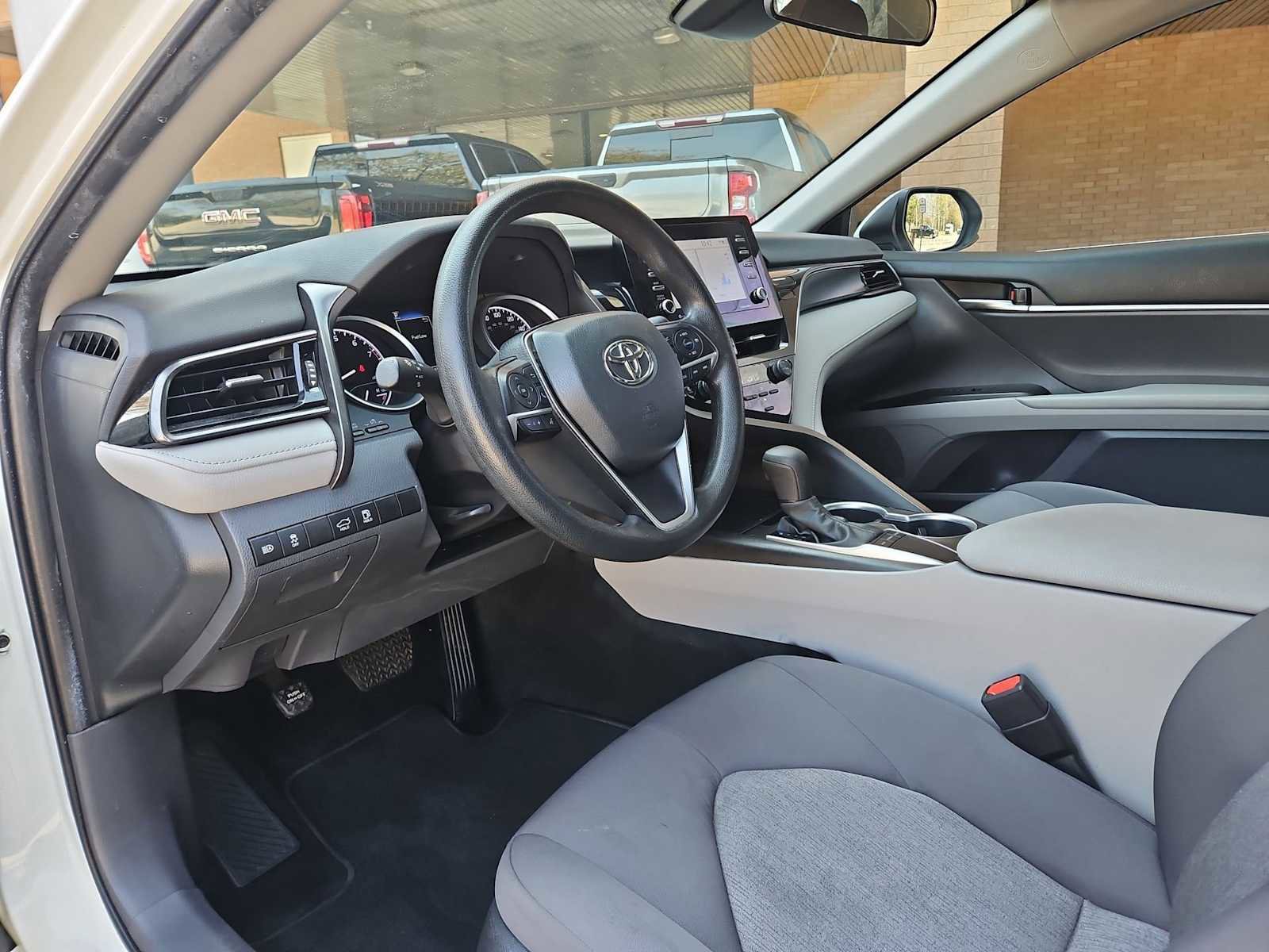 Used 2022 Toyota Camry LE image 10