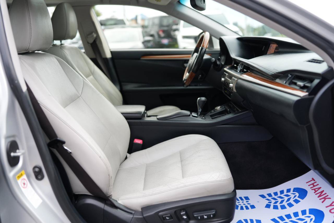 Used 2013 Lexus ES 300h w/ Luxury Pkg FWD image 25
