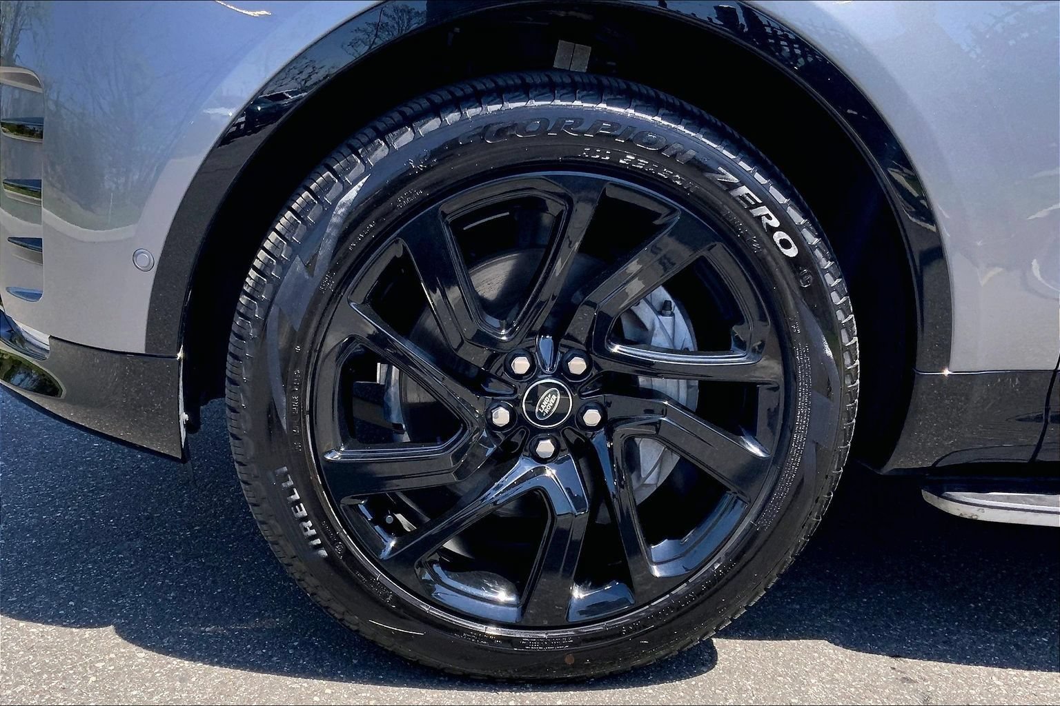 Certified 2025 Land Rover Discovery Dynamic SE AWD/4WD image 9