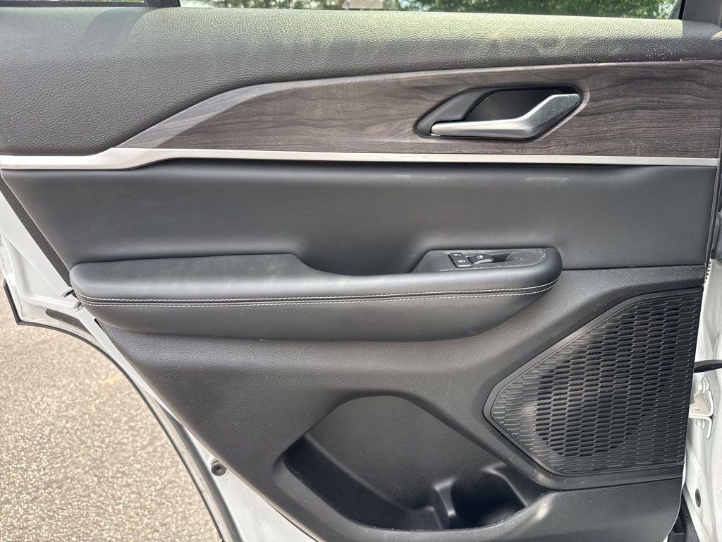 Used 2023 Jeep Grand Cherokee Limited image 43