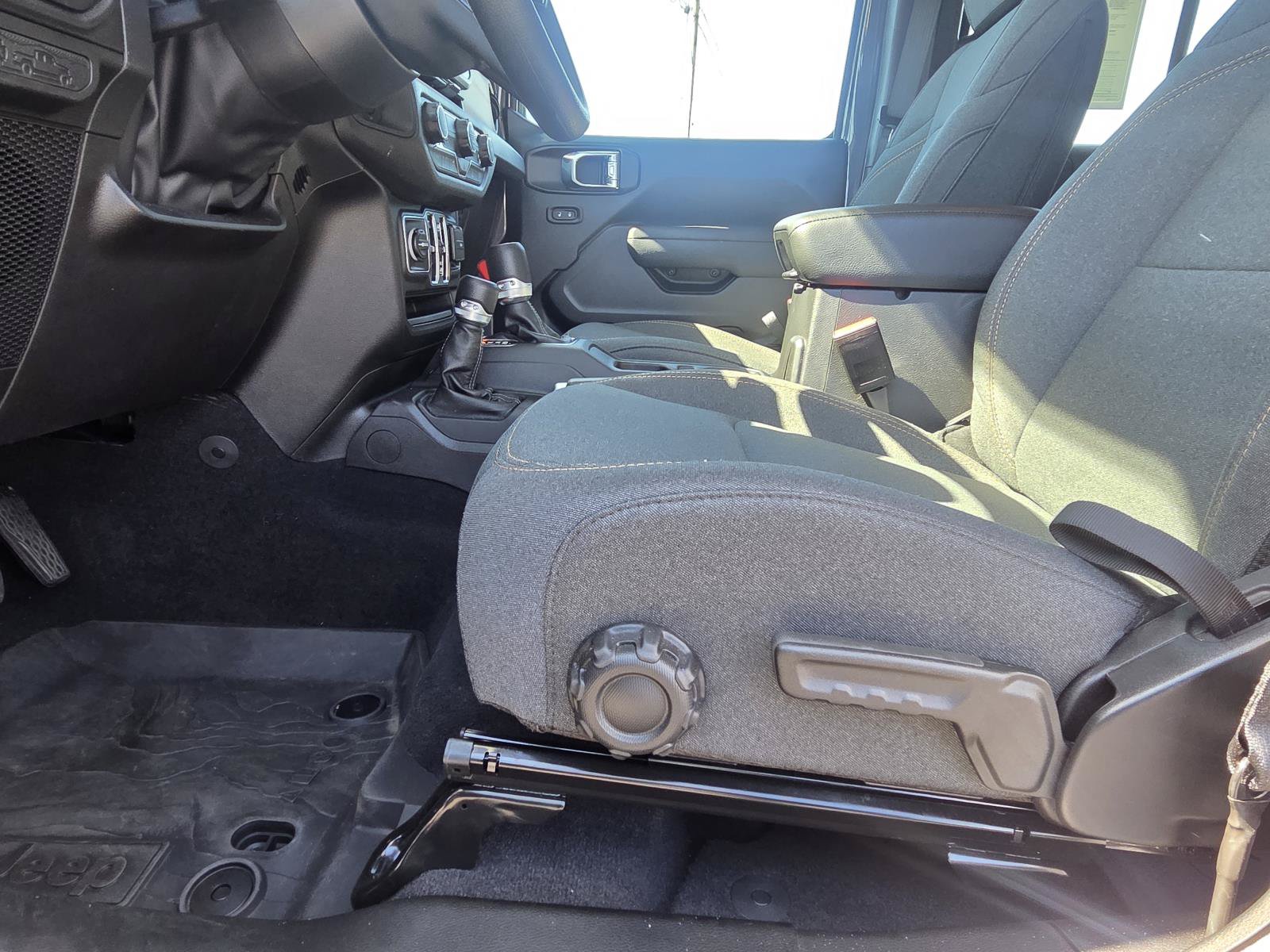 Used 2025 Jeep Gladiator Sport AWD/4WD image 22