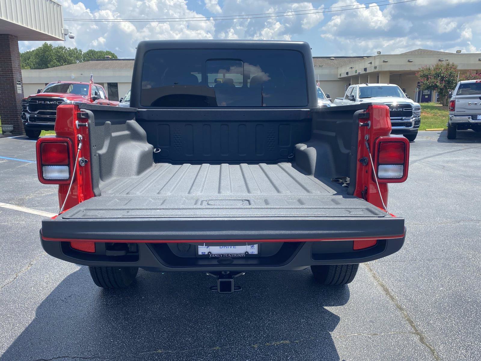 Used 2021 Jeep Gladiator Sport AWD/4WD image 6