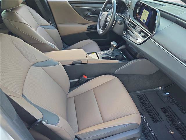 Used 2025 Lexus ES 300h w/ Premium Package FWD image 21