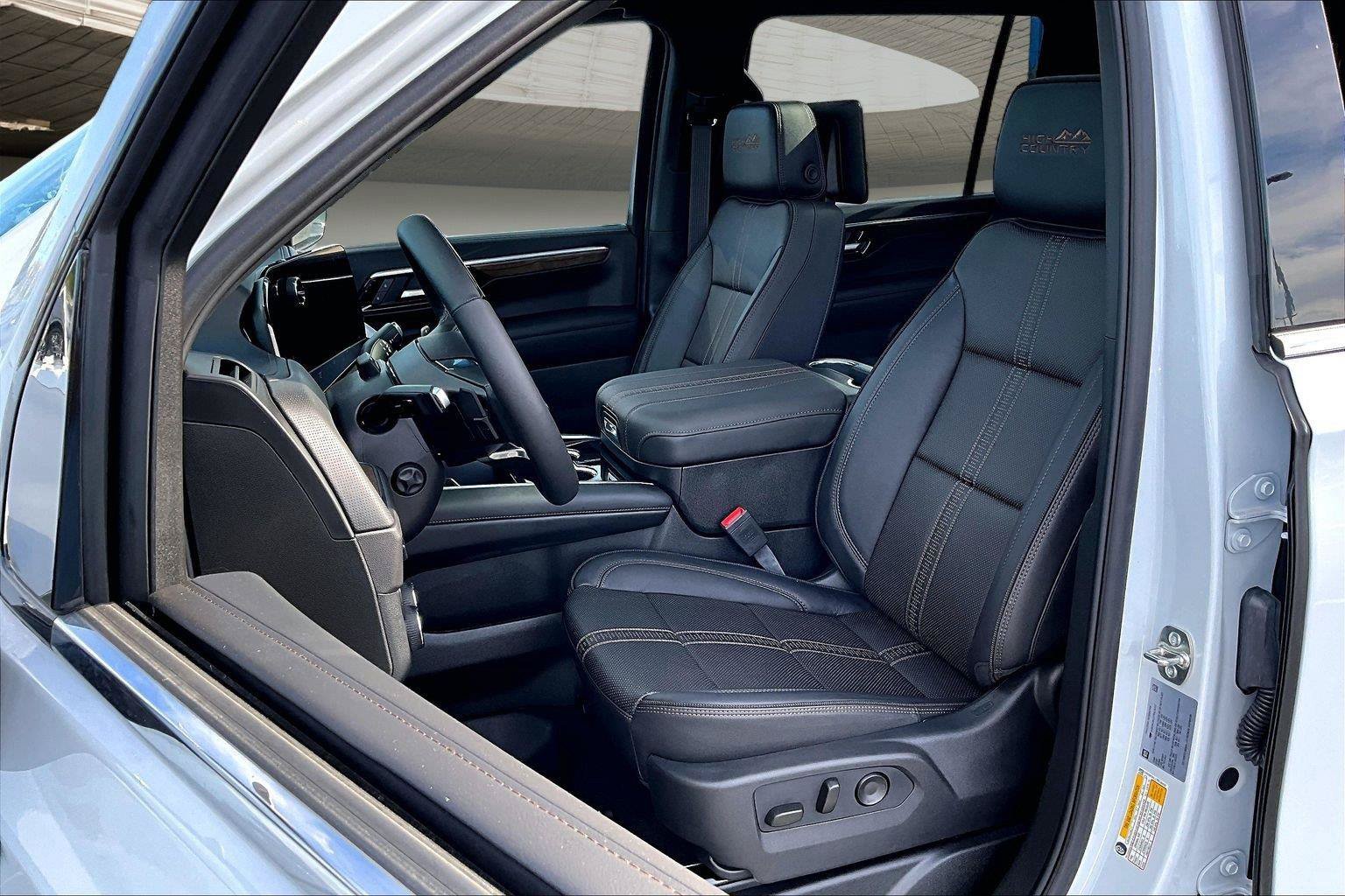 New 2026 Chevrolet Suburban High Country AWD/4WD image 31