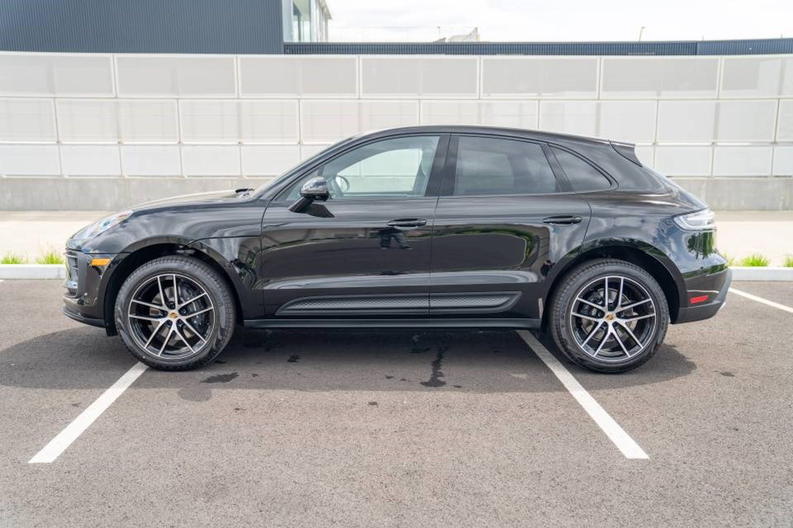 New 2026 Porsche Macan AWD/4WD image 2