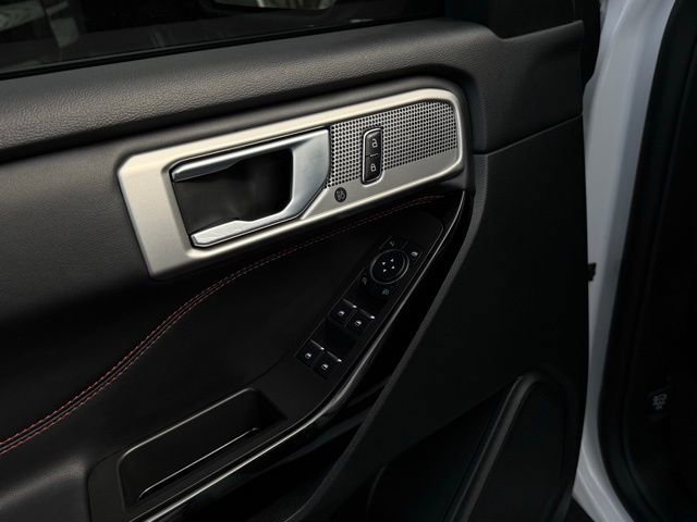 Used 2024 Ford Explorer ST-Line w/ Class IV Trailer Tow Package image 12