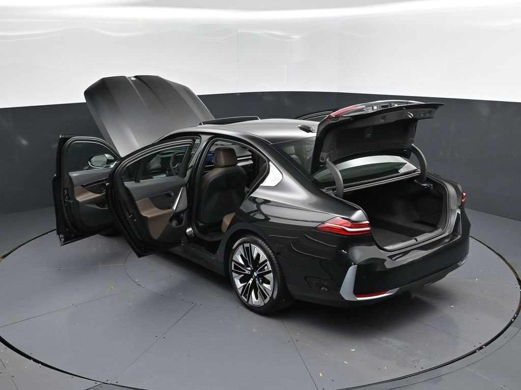 Certified 2025 BMW 530i xDrive image 2