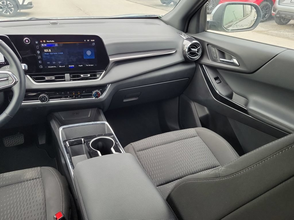 Used 2025 Chevrolet Equinox LT AWD/4WD image 8