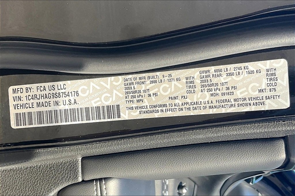 New 2025 Jeep Grand Cherokee Altitude image 13