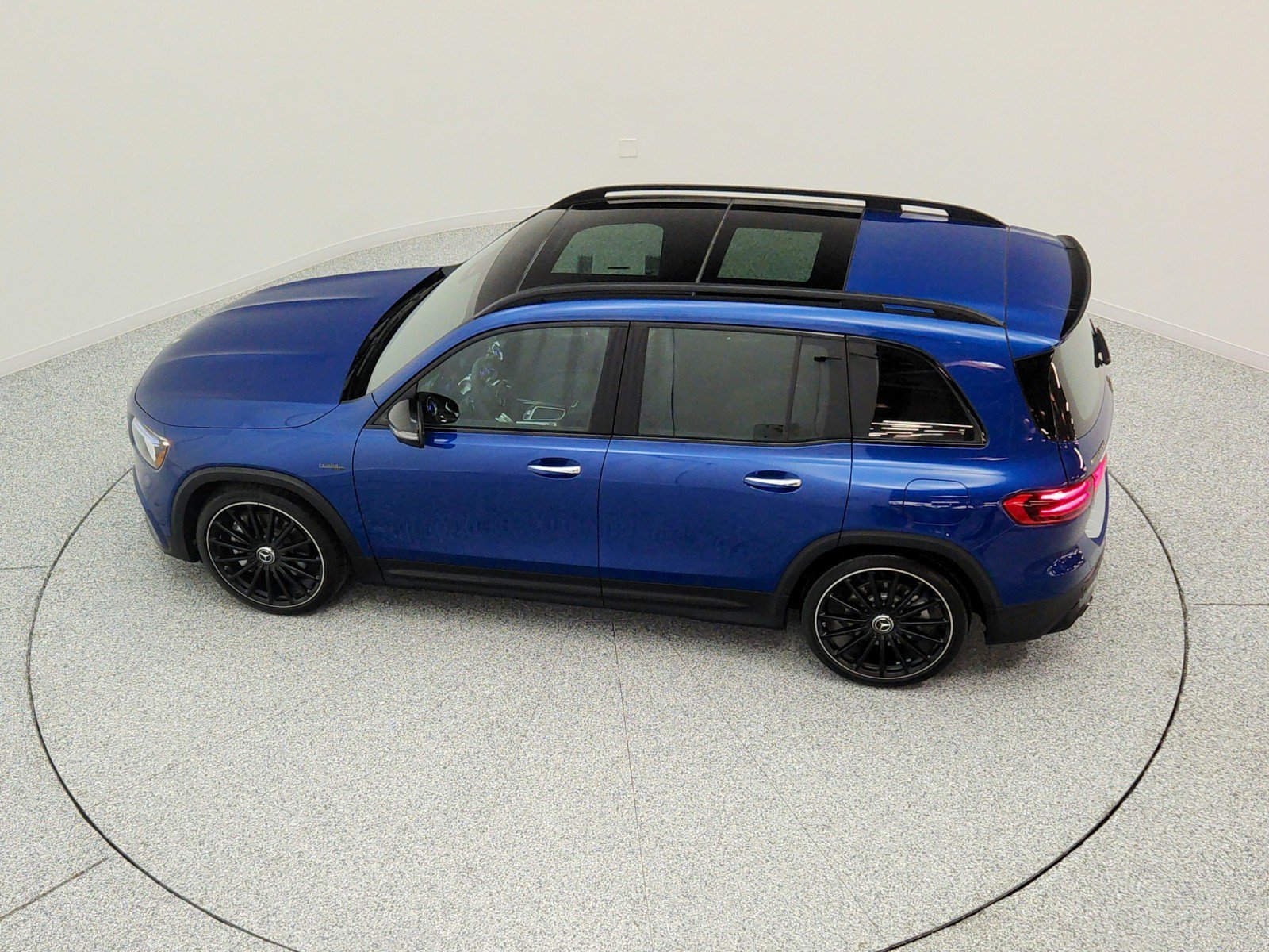 Used 2025 Mercedes-Benz GLB 35 AMG 4MATIC image 30