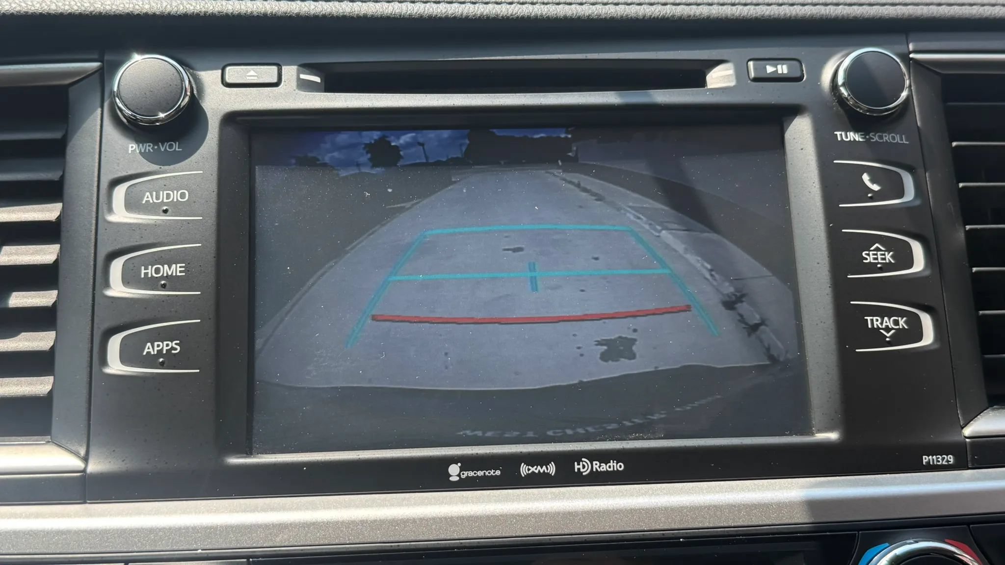 Used 2017 Toyota Highlander Plus AWD/4WD image 21