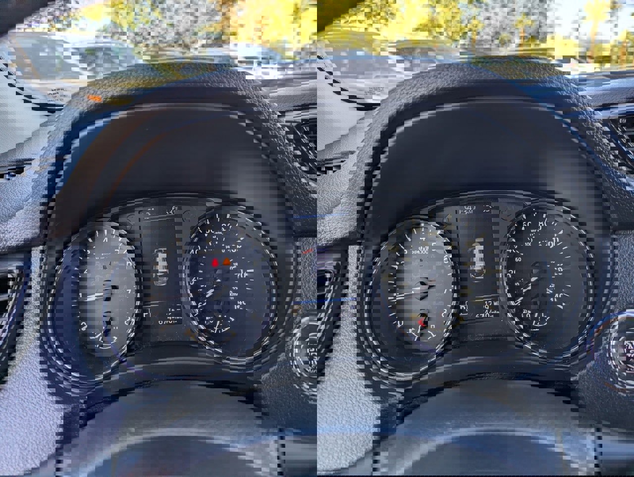 Used 2018 Nissan Rogue SV image 29