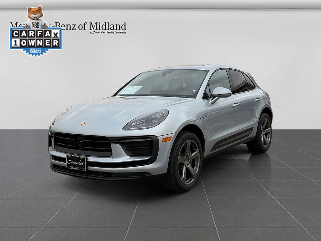 Used 2025 Porsche Macan AWD/4WD image 3