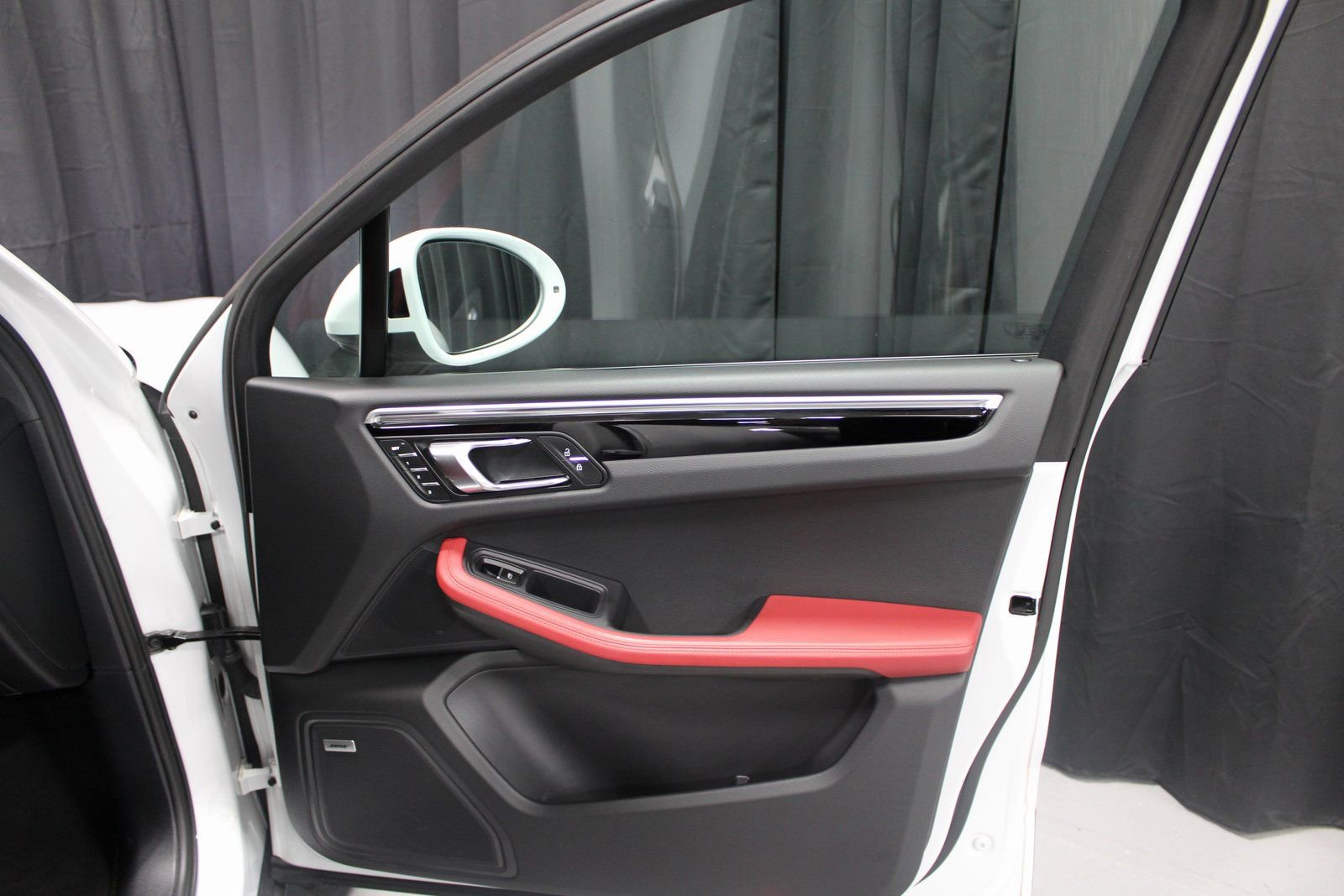 Certified 2021 Porsche Macan image 22