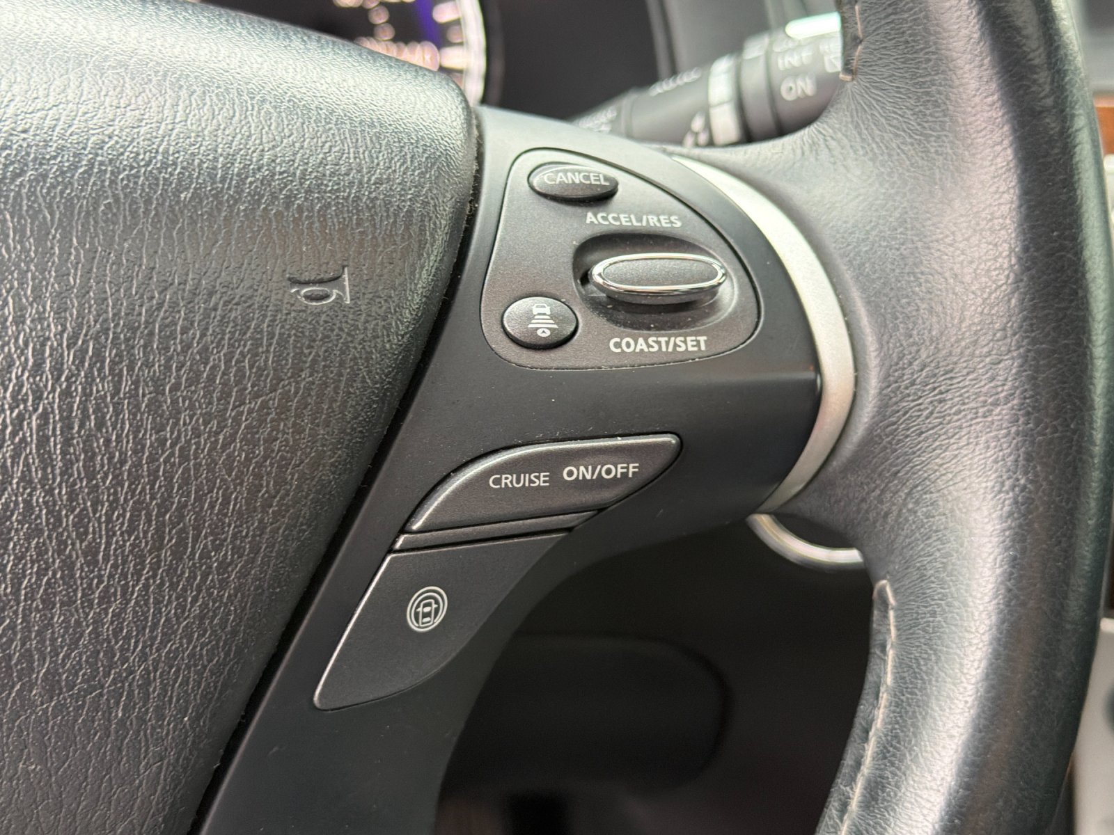 Used 2020 INFINITI QX60 Luxe w/ Sensory Package FWD image 31