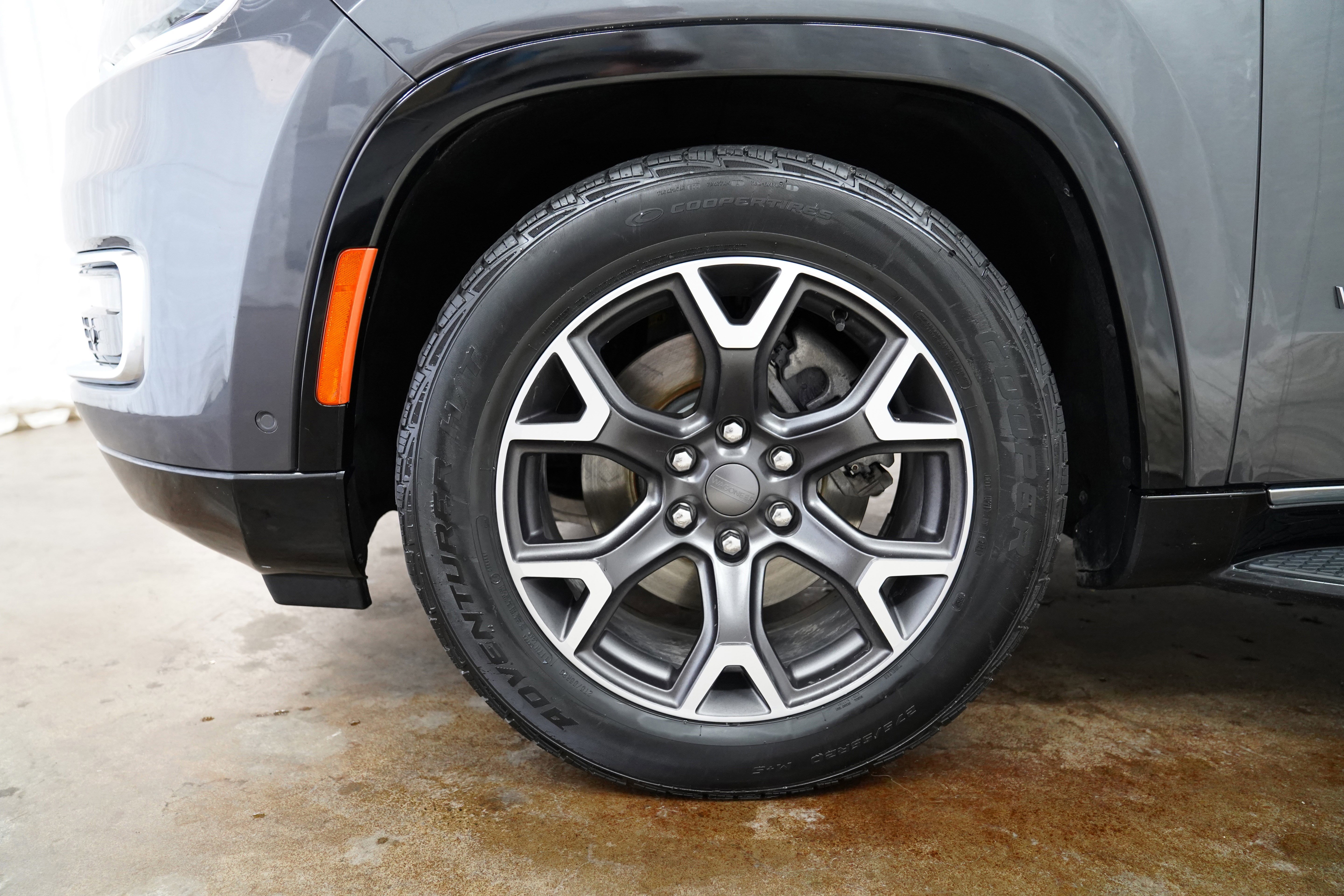 Used 2023 Jeep Wagoneer Series III w/ Preferred Equipment Group image 16