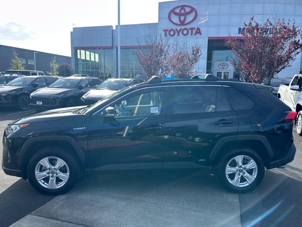 Used 2021 Toyota RAV4 XLE w/ Convenience Package AWD/4WD image 2