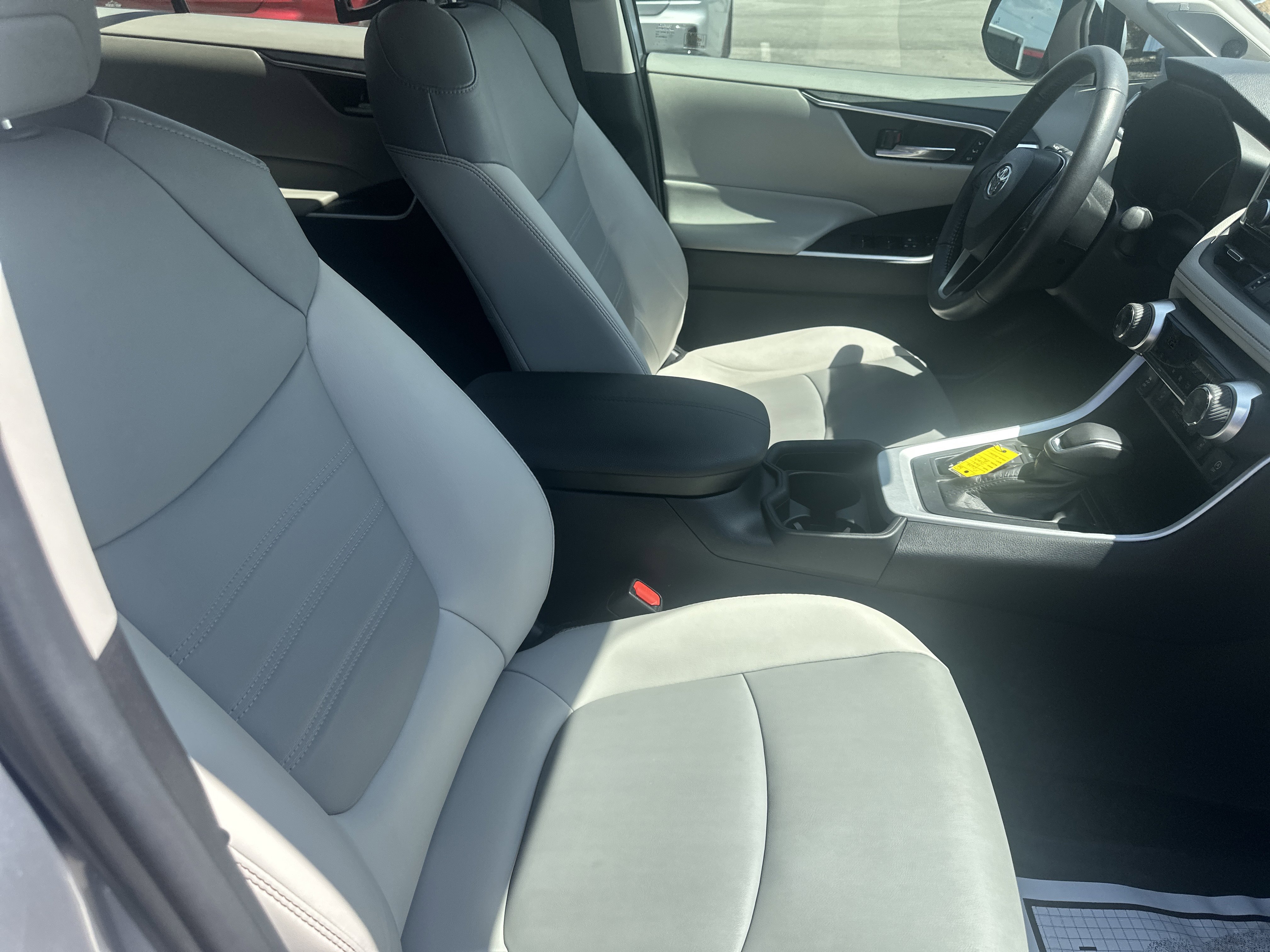 Used 2021 Toyota RAV4 XLE Premium image 30