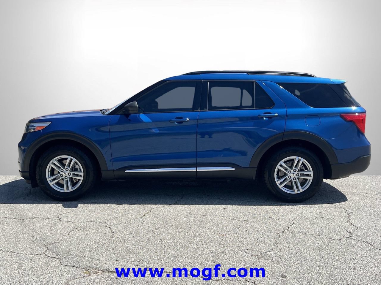 Certified 2023 Ford Explorer XLT w/ Equipment Group 202A RWD image 23