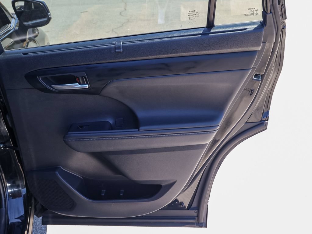 Used 2023 Toyota Highlander XLE FWD image 19