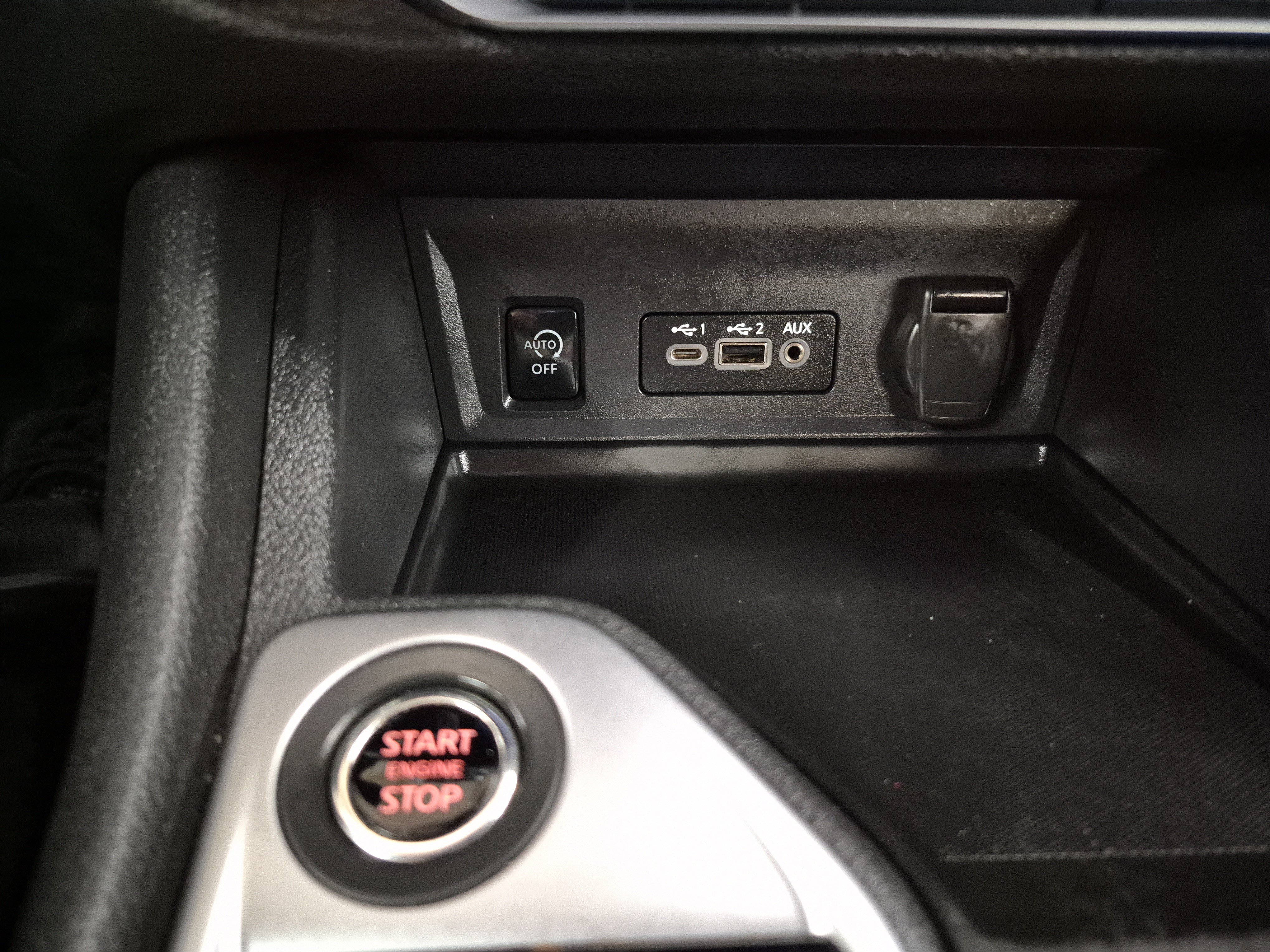 Used 2025 Nissan Sentra SR FWD image 32
