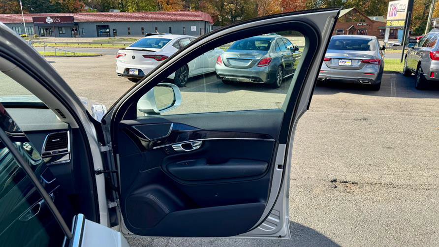 Used 2018 Volvo XC90 T5 Momentum w/ Momentum Plus Package image 19