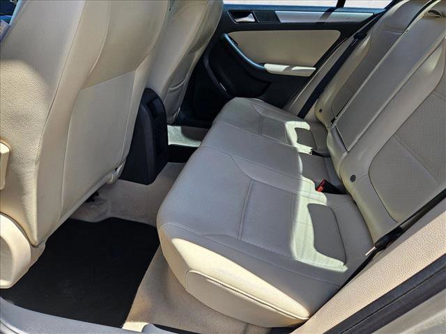 Used 2015 Volkswagen Jetta SE FWD image 18