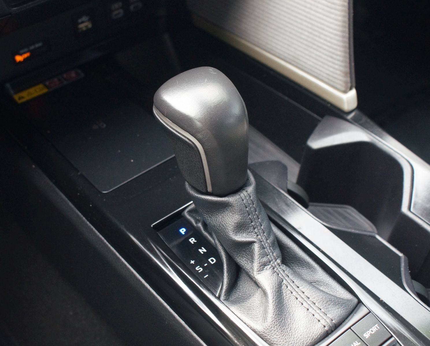 Used 2025 Toyota Camry SE FWD image 11
