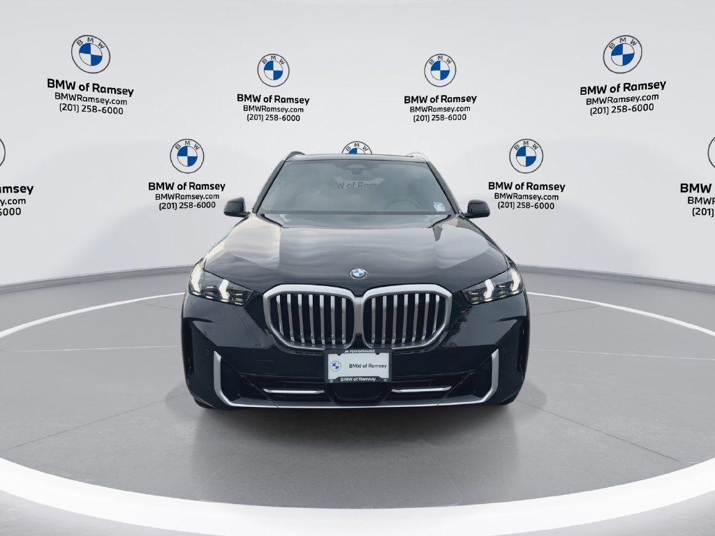 Used 2024 BMW X5 xDrive40i AWD/4WD image 3