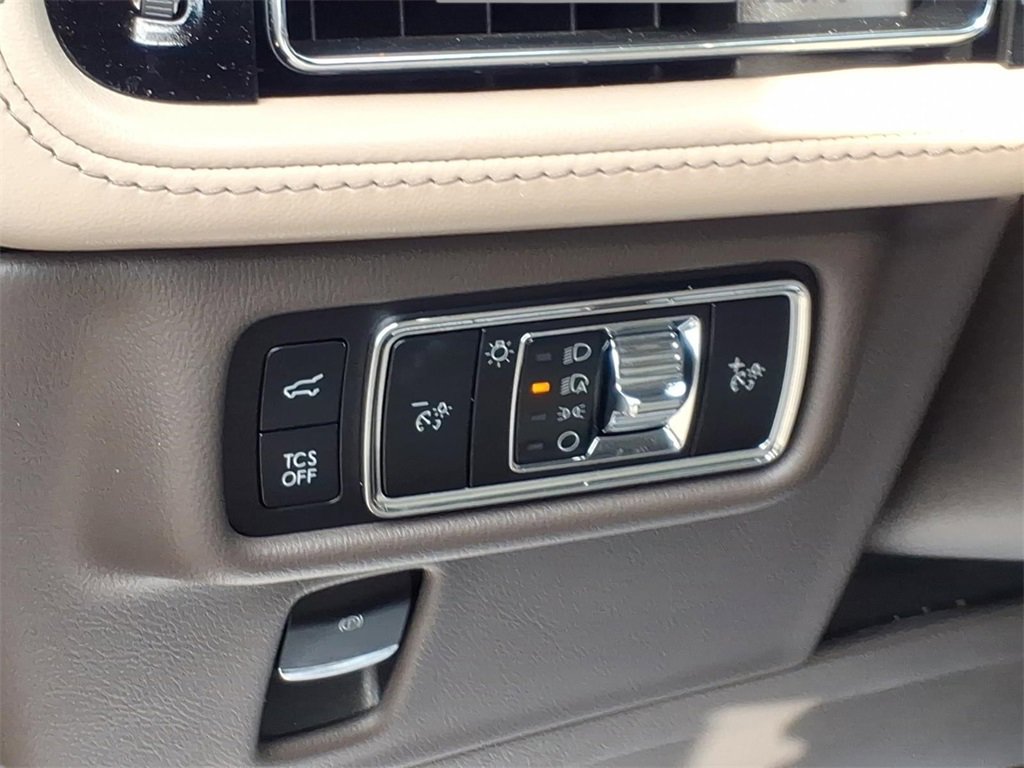 Certified 2023 Lincoln Nautilus AWD image 19