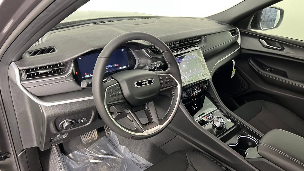 New 2025 Jeep Grand Cherokee Laredo image 27
