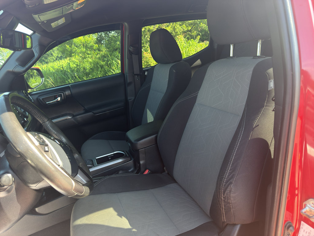 Used 2020 Toyota Tacoma TRD Sport w/ Technology Package AWD/4WD image 9