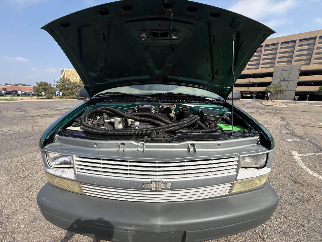 Used 2000 Chevrolet Astro AWD w/ Convenience Group image 31