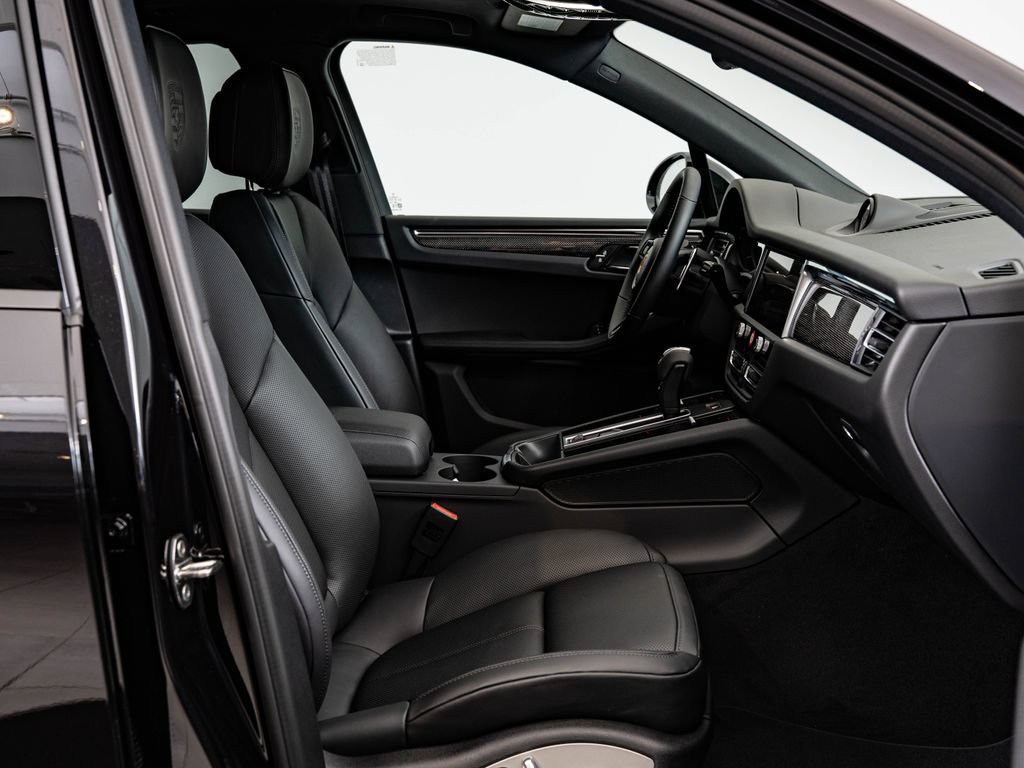 New 2026 Porsche Macan AWD/4WD image 24