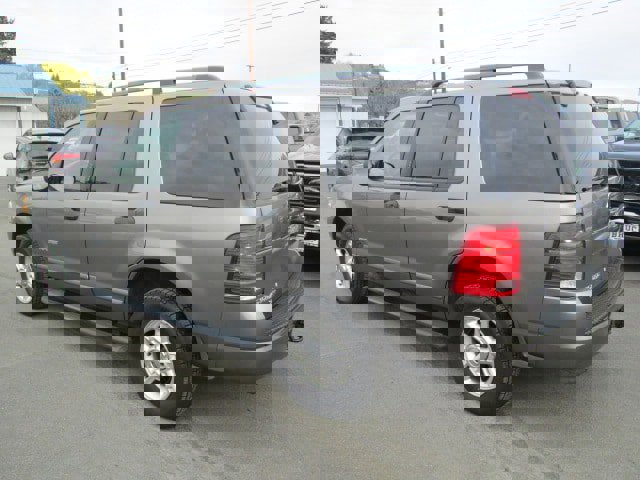 Used 2004 Ford Explorer XLT AWD/4WD image 2