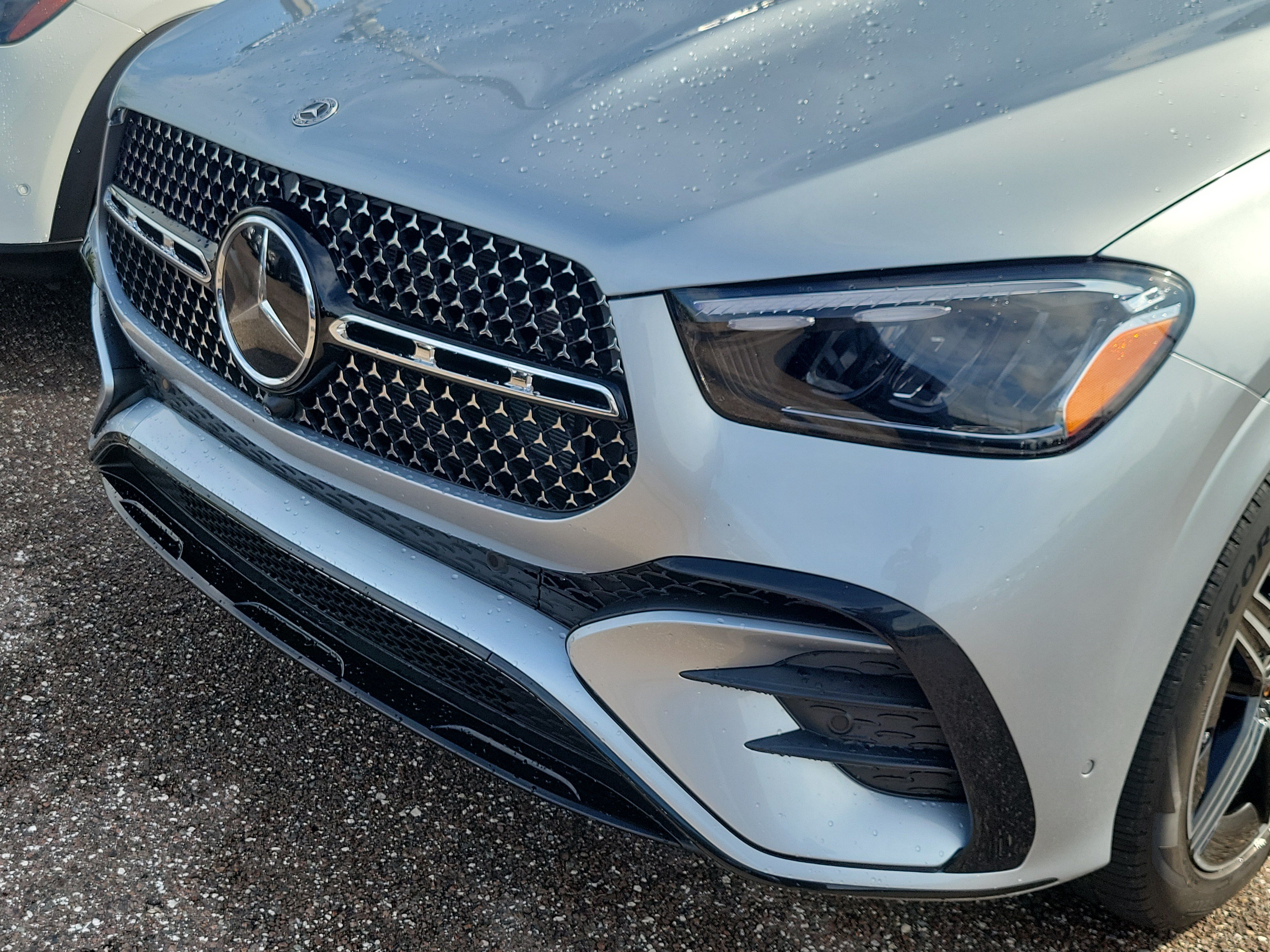 Used 2025 Mercedes-Benz GLE 450e 4MATIC image 3