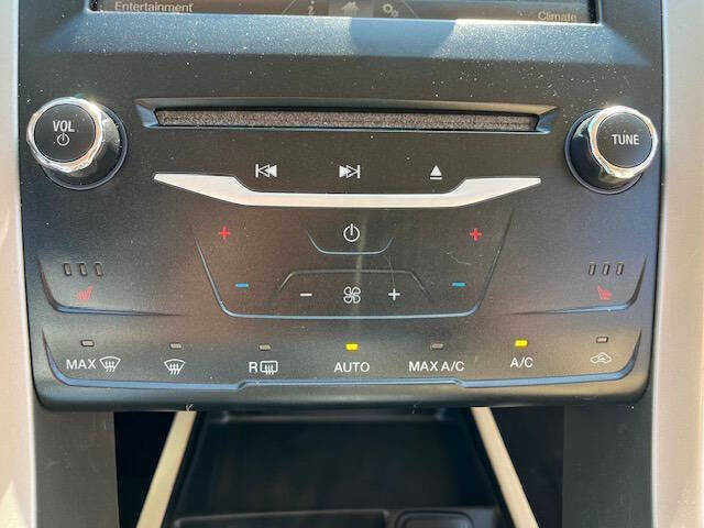 Used 2014 Ford Fusion SE w/ Equipment Group 202A FWD image 19