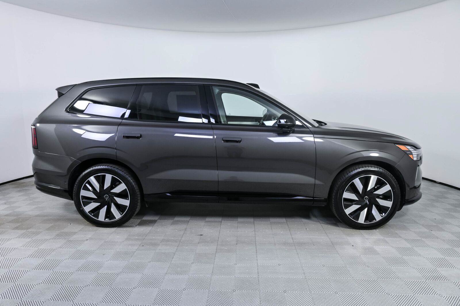 Used 2025 Volvo EX90 Ultra AWD/4WD image 27