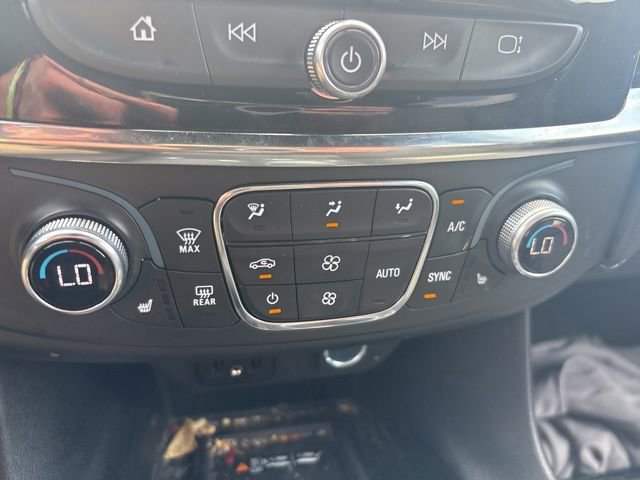 Used 2023 Chevrolet Traverse LT image 34