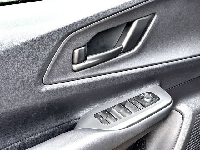 Used 2025 Toyota Prius Plug-In Hybrid FWD image 11