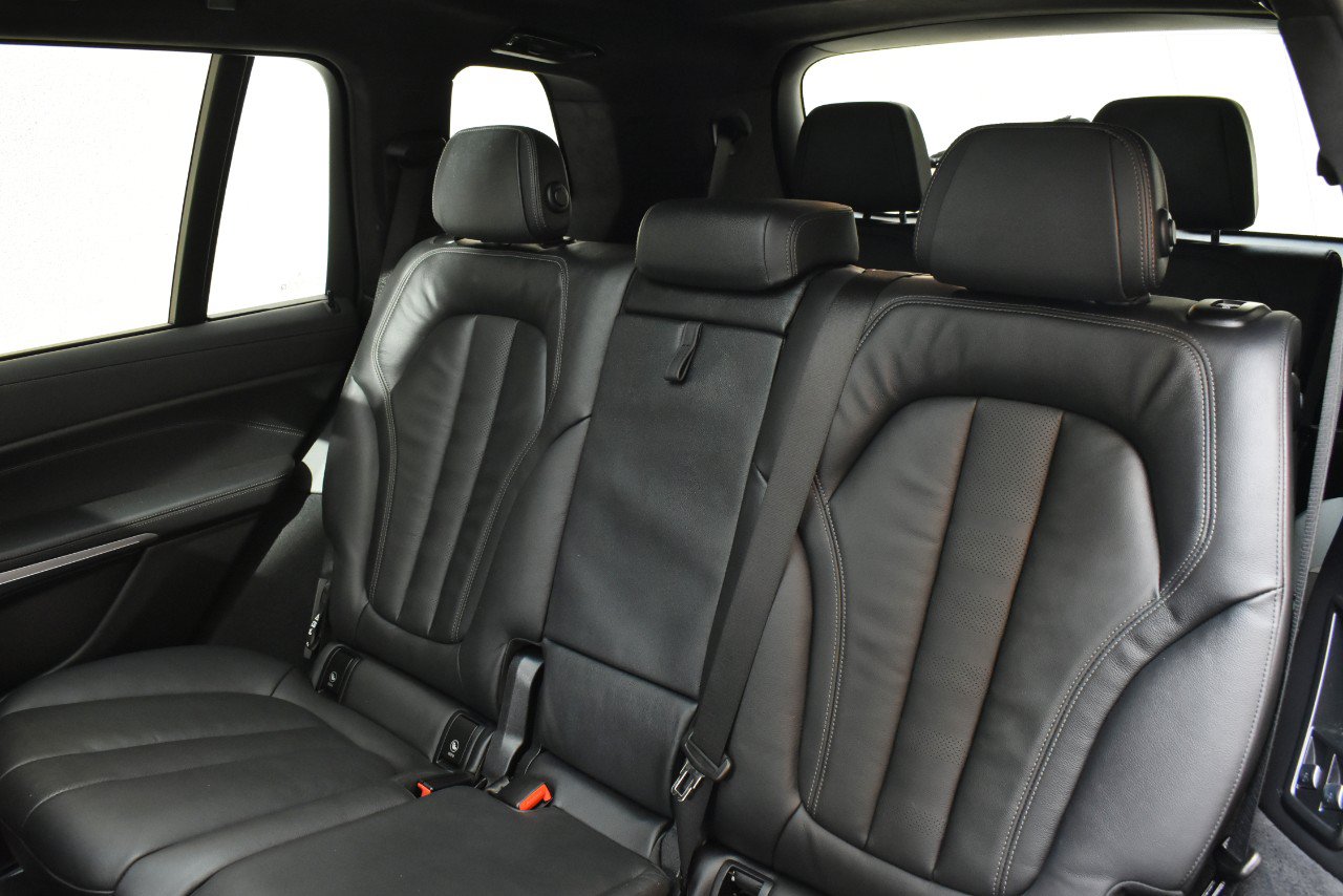 Used 2021 BMW X7 xDrive40i w/ M Sport Package AWD/4WD image 17