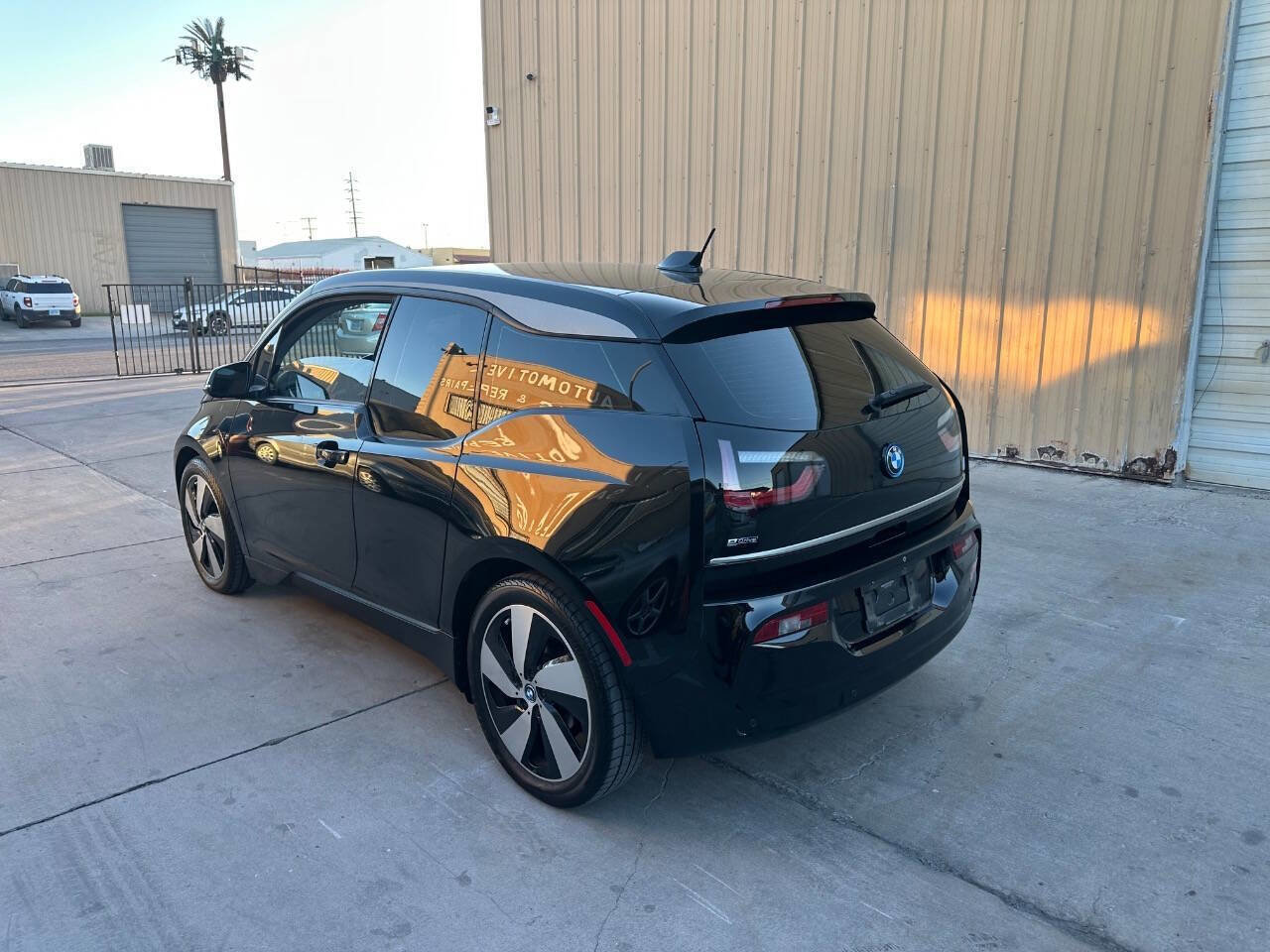Used 2018 BMW i3 Base 4dr Hatchback RWD image 8