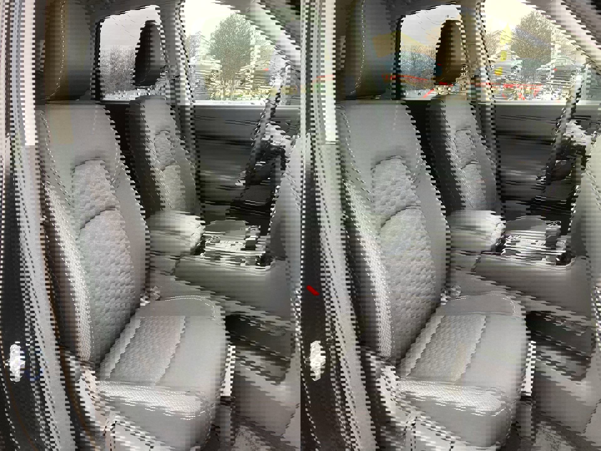 Used 2025 Nissan Pathfinder SV image 28