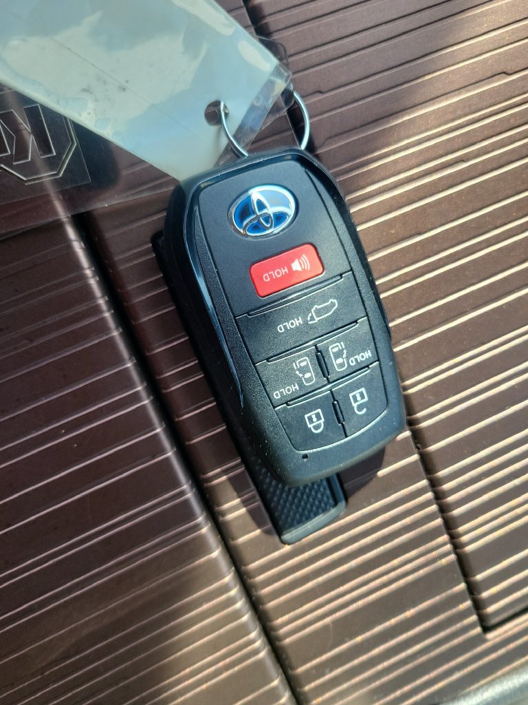 Used 2022 Toyota Sienna XLE FWD image 42