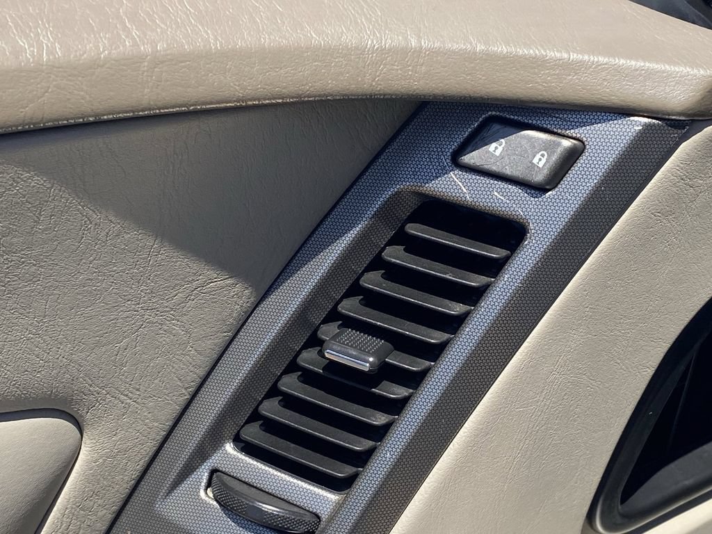 Used 2005 Cadillac XLR RWD image 18