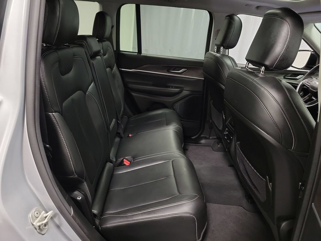 Used 2023 Jeep Grand Cherokee Limited AWD/4WD image 25