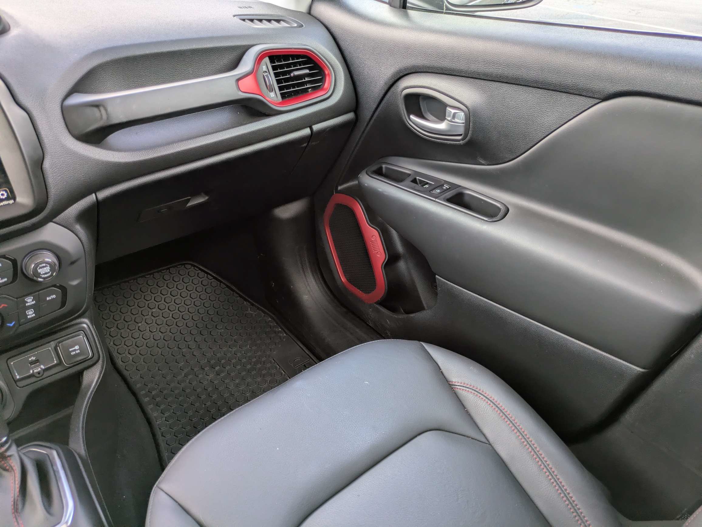 Used 2023 Jeep Renegade Trailhawk w/ Sun/Sound Group AWD/4WD image 10