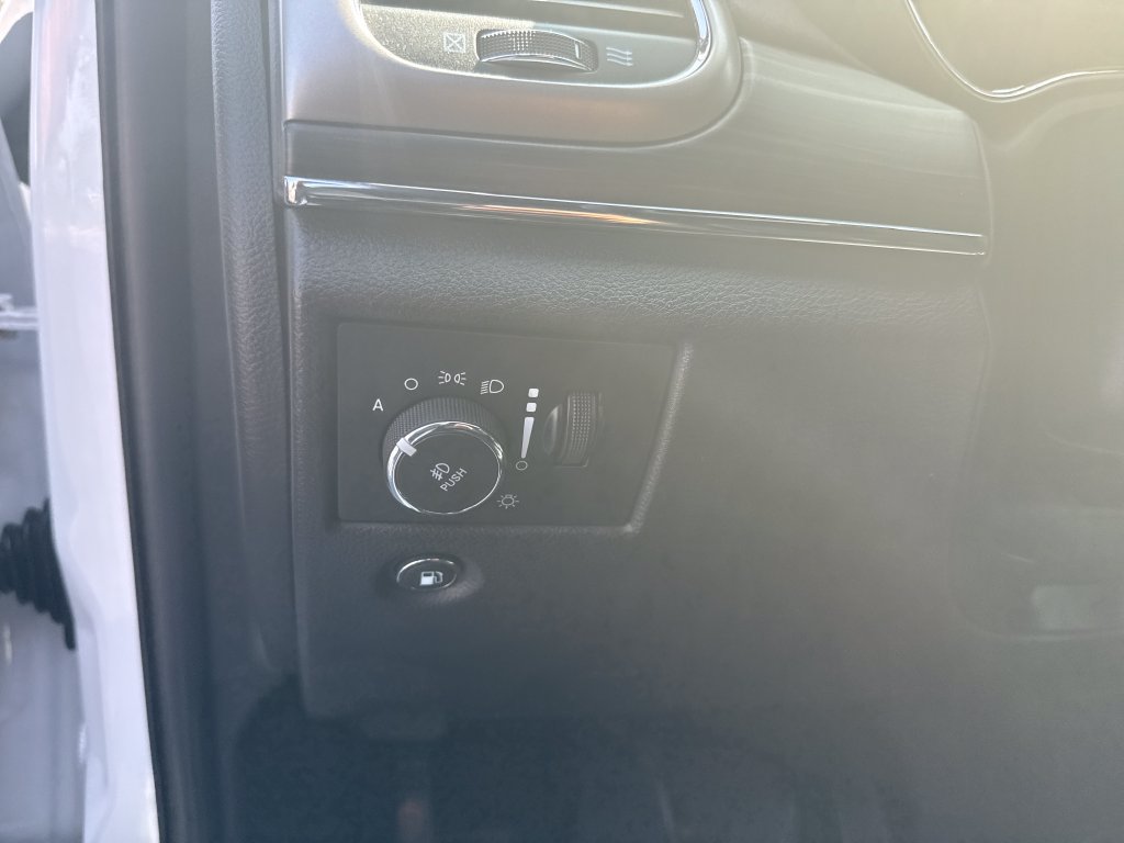 Used 2019 Jeep Grand Cherokee Limited w/ Luxury Group II AWD/4WD image 16