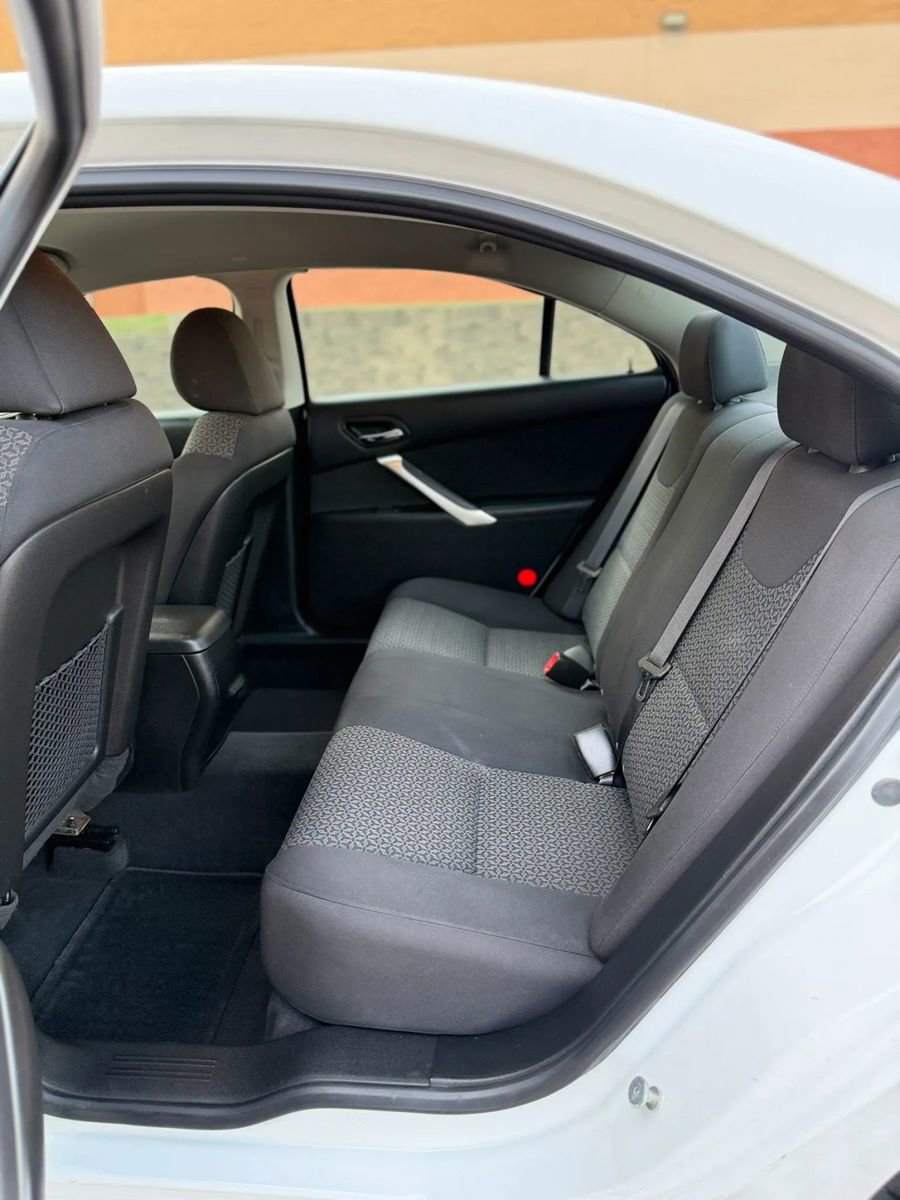 Used 2010 Pontiac G6 Sedan 4D image 17