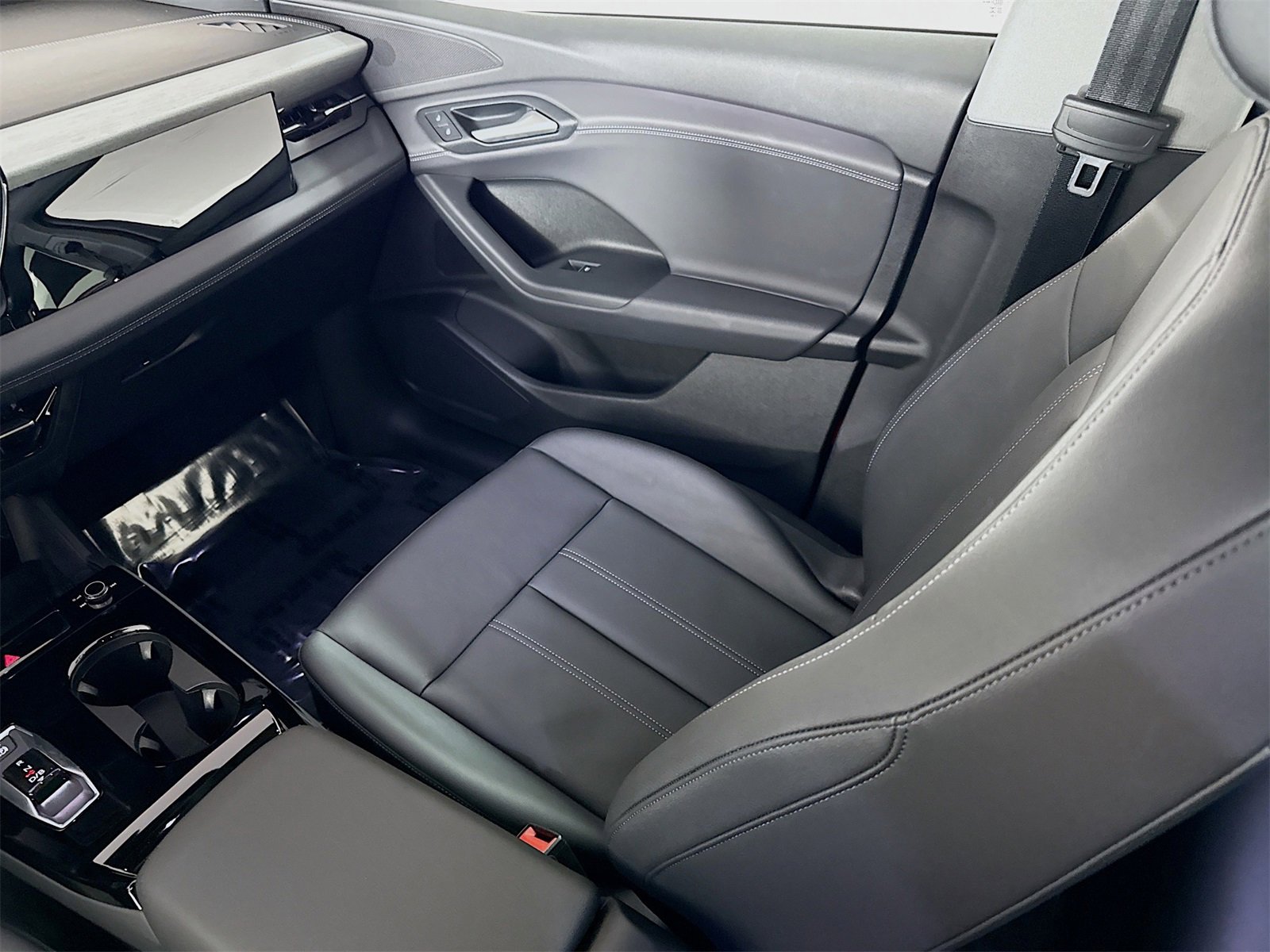 Certified 2025 Audi Q6 e-tron Premium w/ Convenience Package image 23